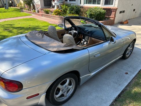 Used 2000 MAZDA MX-5 Miata LS RWD image 2