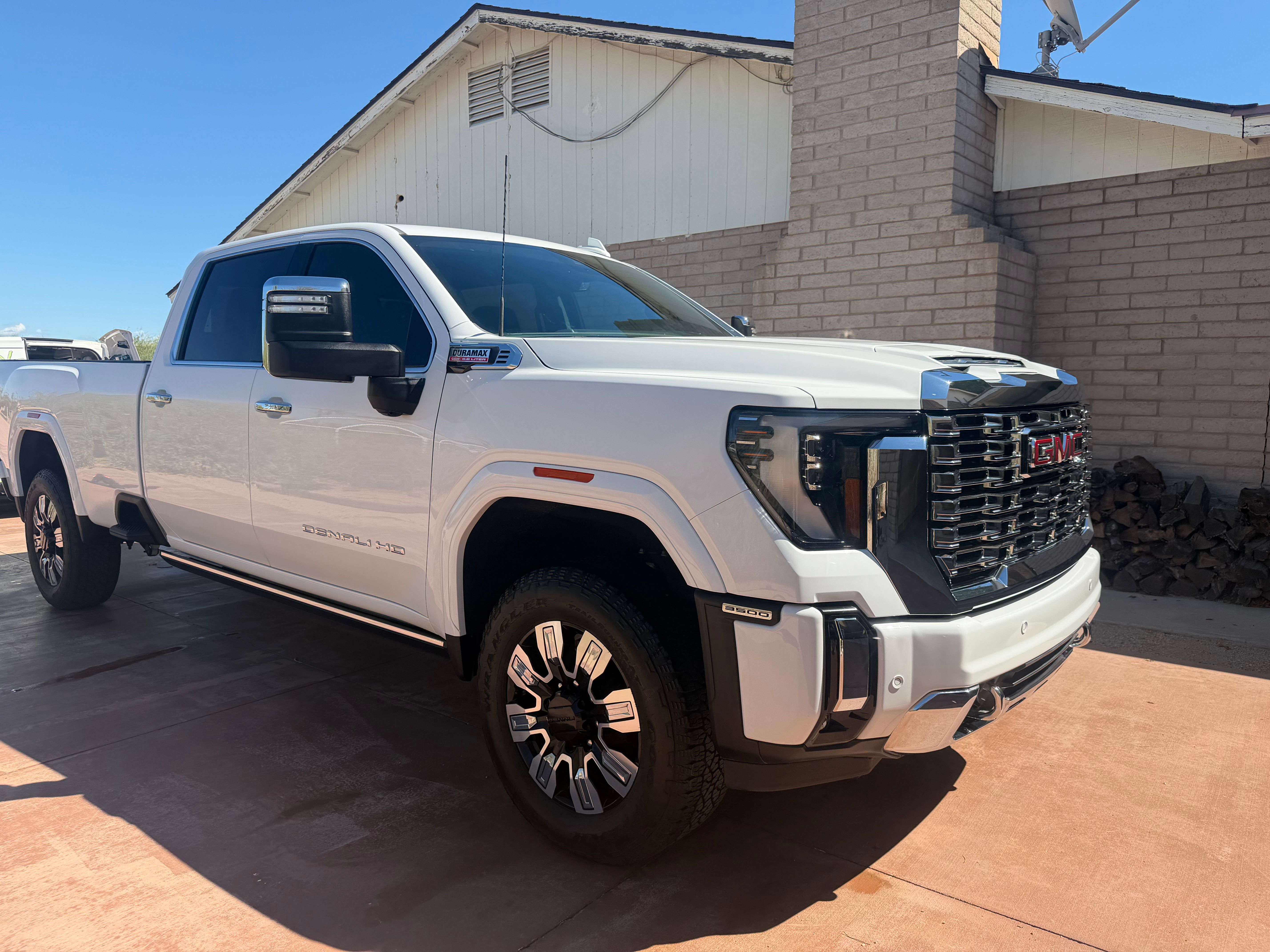Used 2024 GMC Sierra 3500 Denali w/ Denali Reserve Package AWD/4WD image 1