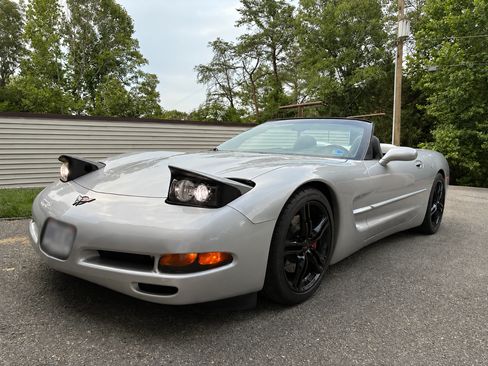 Used 1999 Chevrolet Corvette Convertible w/ Memory Pkg RWD image 27