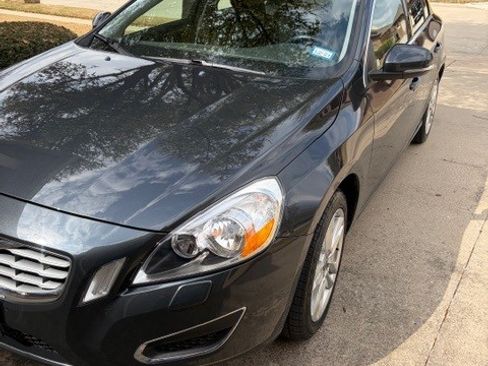 Used 2012 Volvo S60 T5 image 2