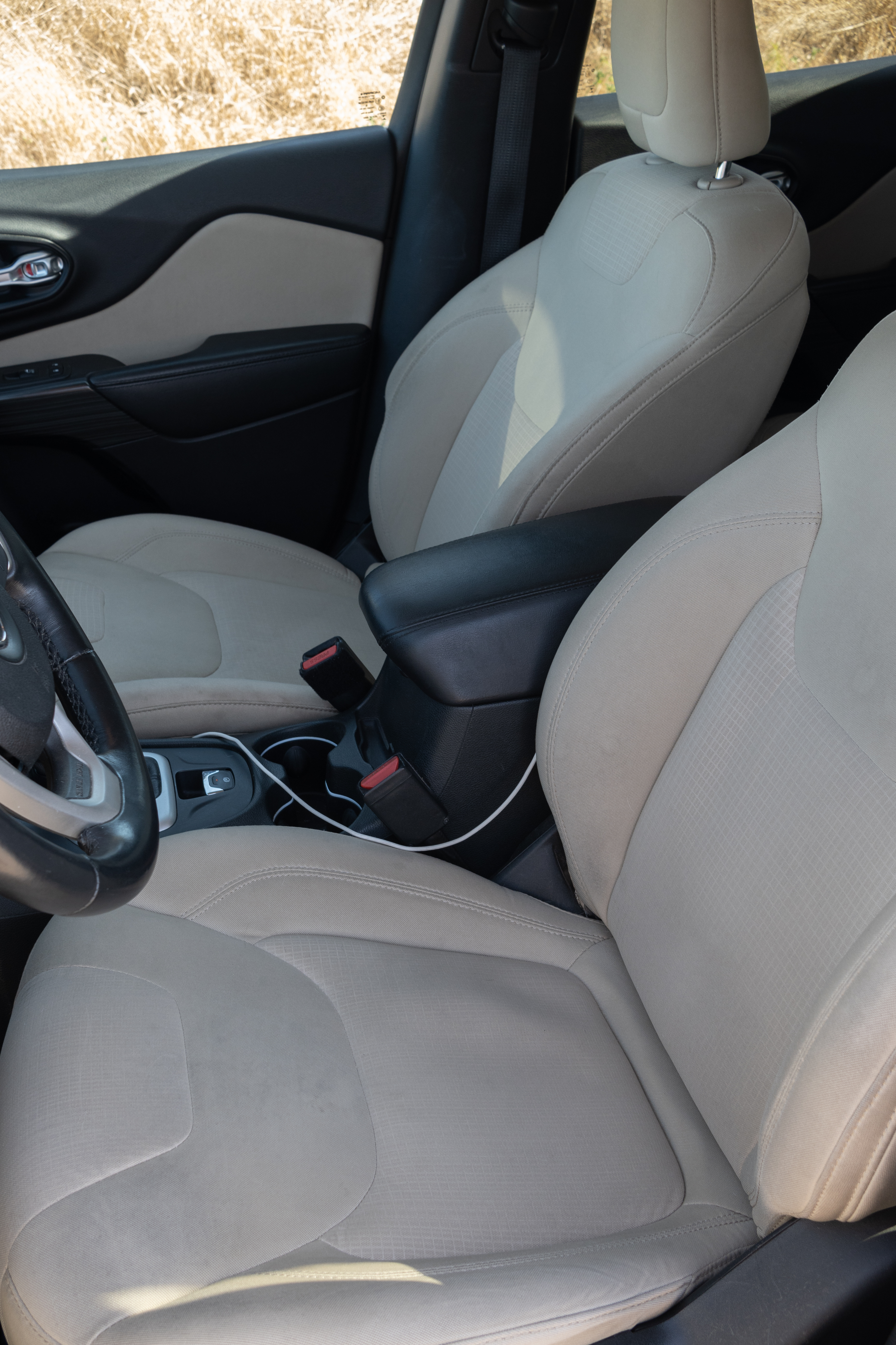 Used 2015 Jeep Cherokee Latitude AWD/4WD image 9