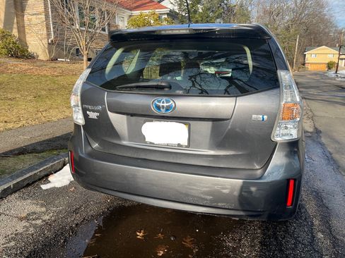 Used 2012 Toyota Prius V Three image 2