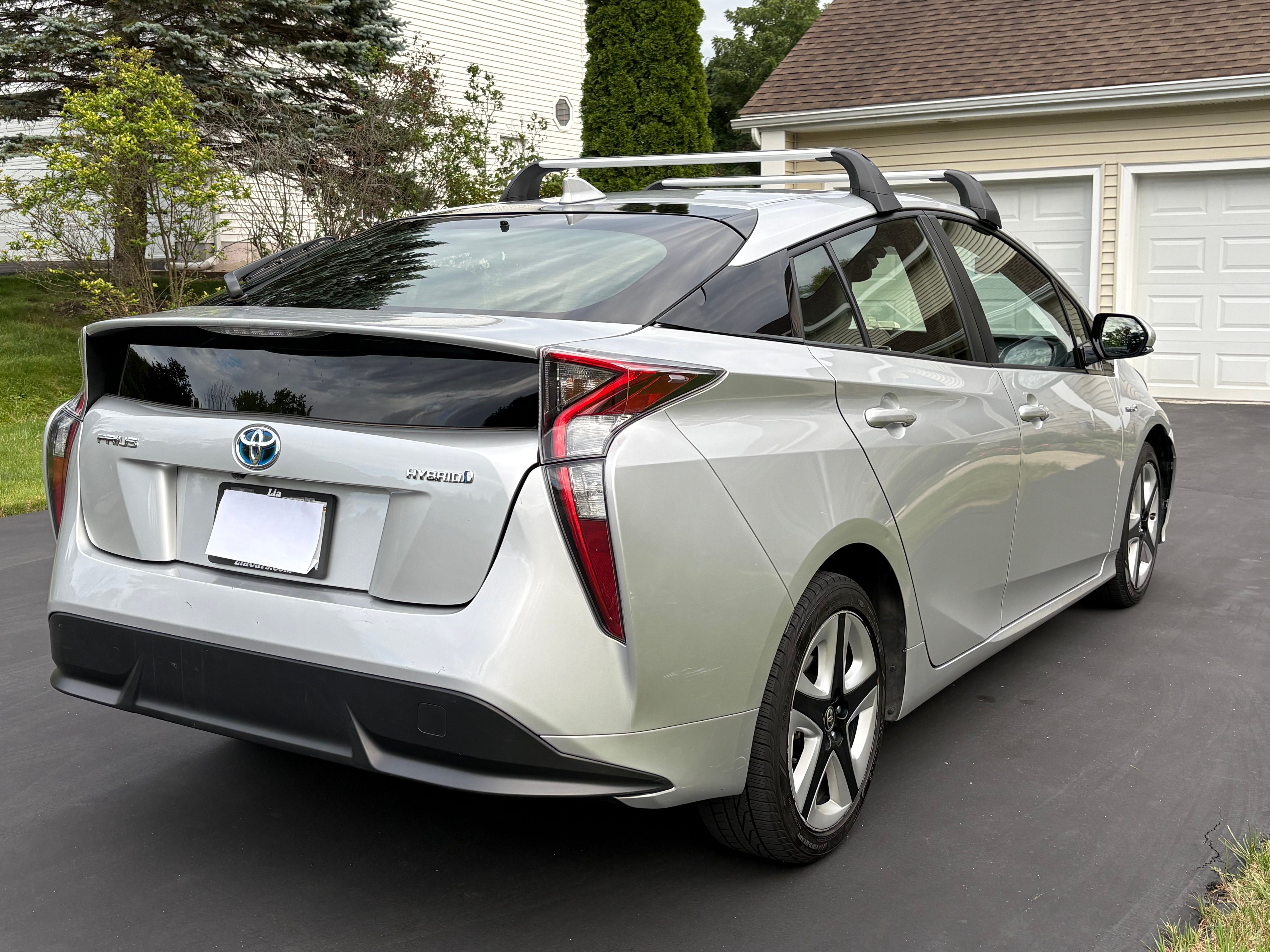 Used 2017 Toyota Prius Four Touring w/ Carpet Mat Package FWD image 2