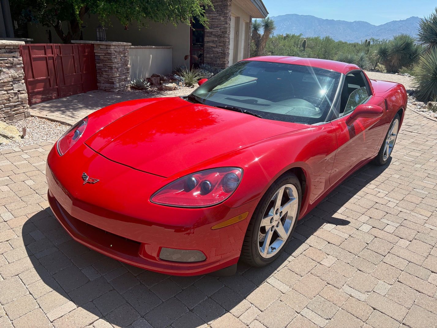 Used 2007 Chevrolet Corvette Coupe w/ Performance Package RWD image 1