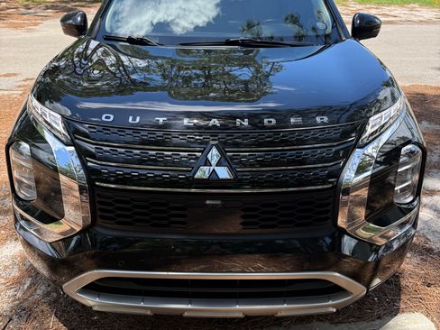 Used 2023 Mitsubishi Outlander SEL FWD image 1