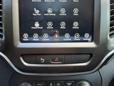 Used 2020 Jeep Cherokee Trailhawk w/ Cold Weather Group AWD/4WD image 12