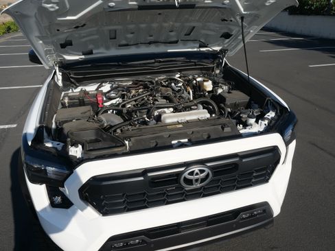 Used 2024 Toyota Tacoma TRD Off-Road image 27