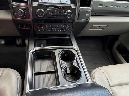Used 2019 Ford F250 XLT w/ XLT Premium Package AWD/4WD image 11