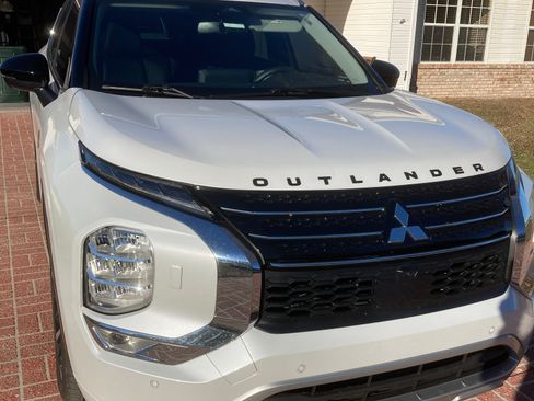 Used 2024 Mitsubishi Outlander 4WD Plug-In Hybrid image 5