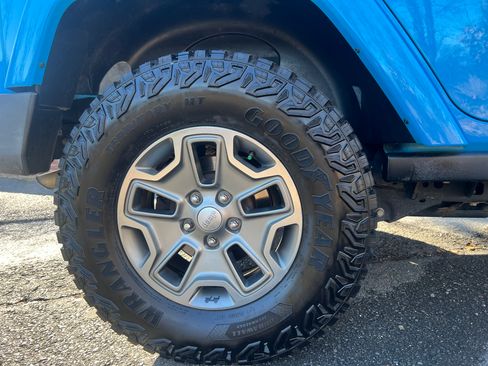 Used 2018 Jeep Wrangler Unlimited Rubicon w/ Connectivity Group image 8