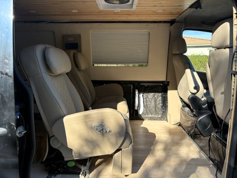 Used 2015 Mercedes-Benz Sprinter 2500 image 20