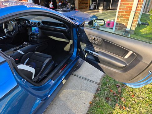 Used 2020 Ford Mustang Shelby GT500 w/ Carbon Fiber Track Pack image 8