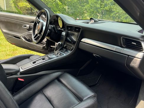 Used 2017 Porsche 911 Carrera image 24