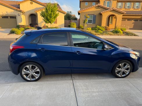 Used 2013 Hyundai Elantra GT w/ Style Pkg image 1