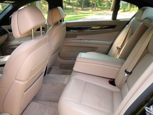 Used 2013 BMW 750Li xDrive AWD/4WD image 18