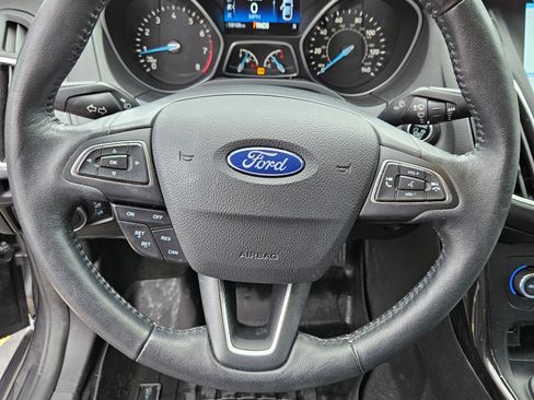 Used 2017 Ford Focus Titanium image 5