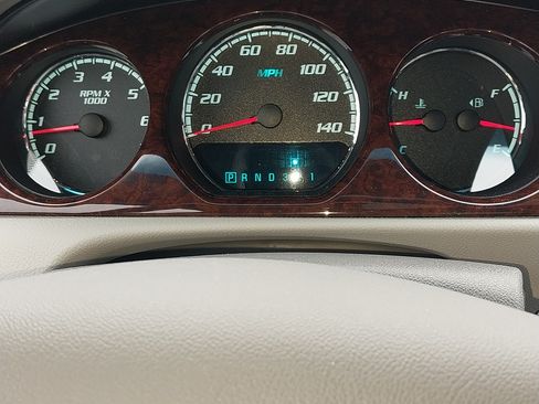 Used 2011 Buick Lucerne CXL image 9