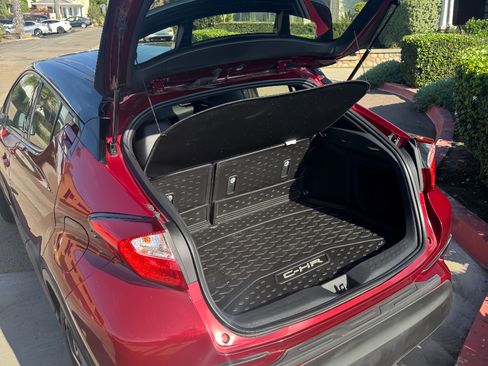 Used 2019 Toyota C-HR Limited image 10