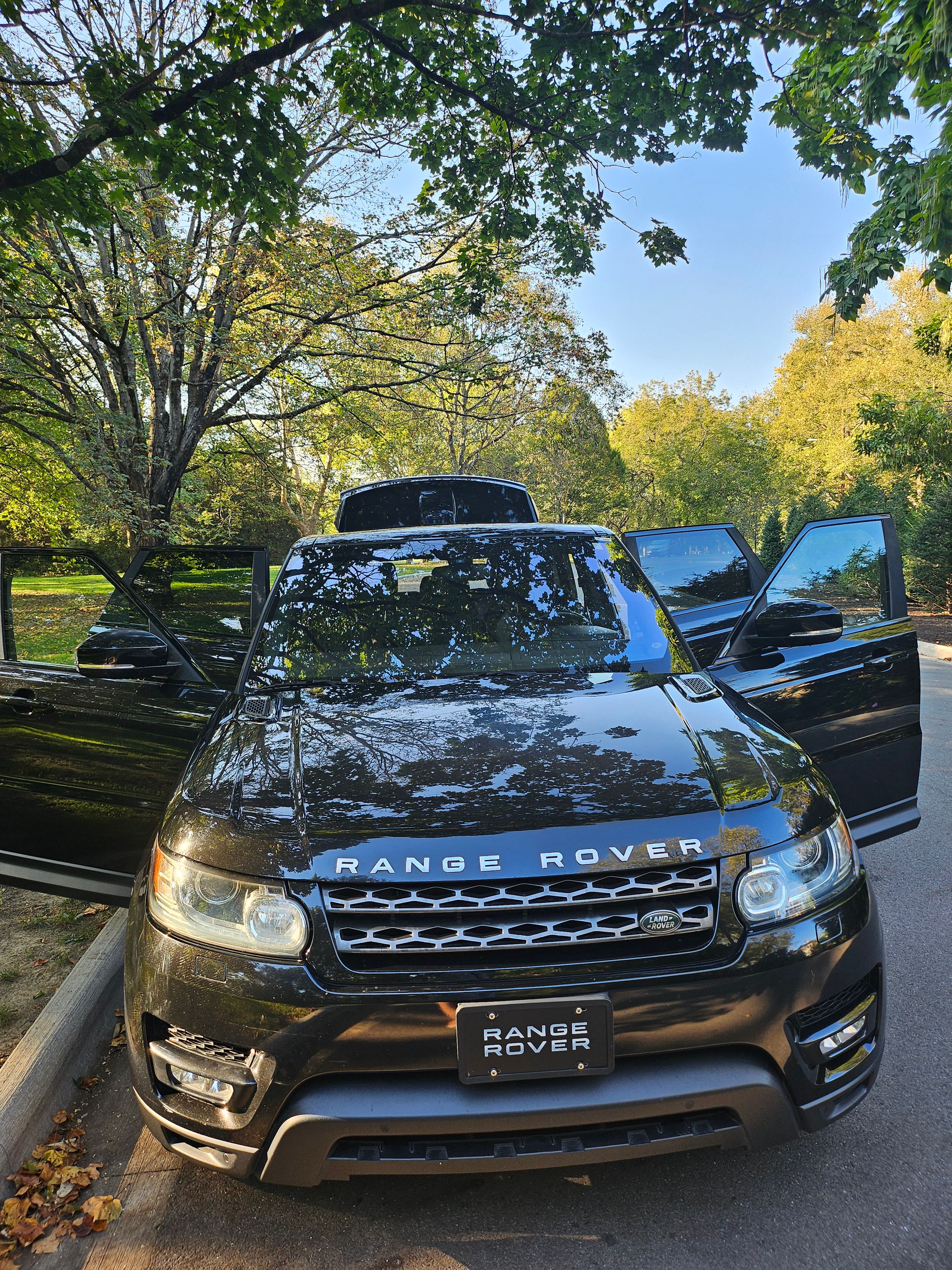 Used 2016 Land Rover Range Rover Sport SE AWD/4WD image 8