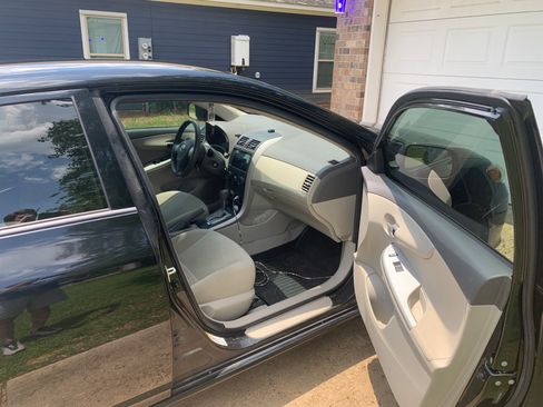 Used 2010 Toyota Corolla LE image 11