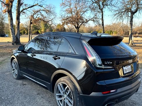 Used 2019 Cadillac XT4 Sport w/ Cold Weather Package FWD image 4