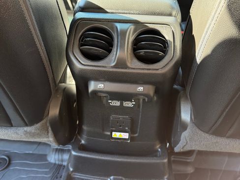 Used 2021 Jeep Wrangler Unlimited Sahara image 16