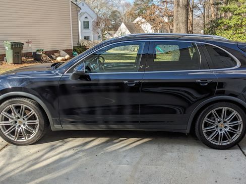 Used 2014 Porsche Cayenne S image 4