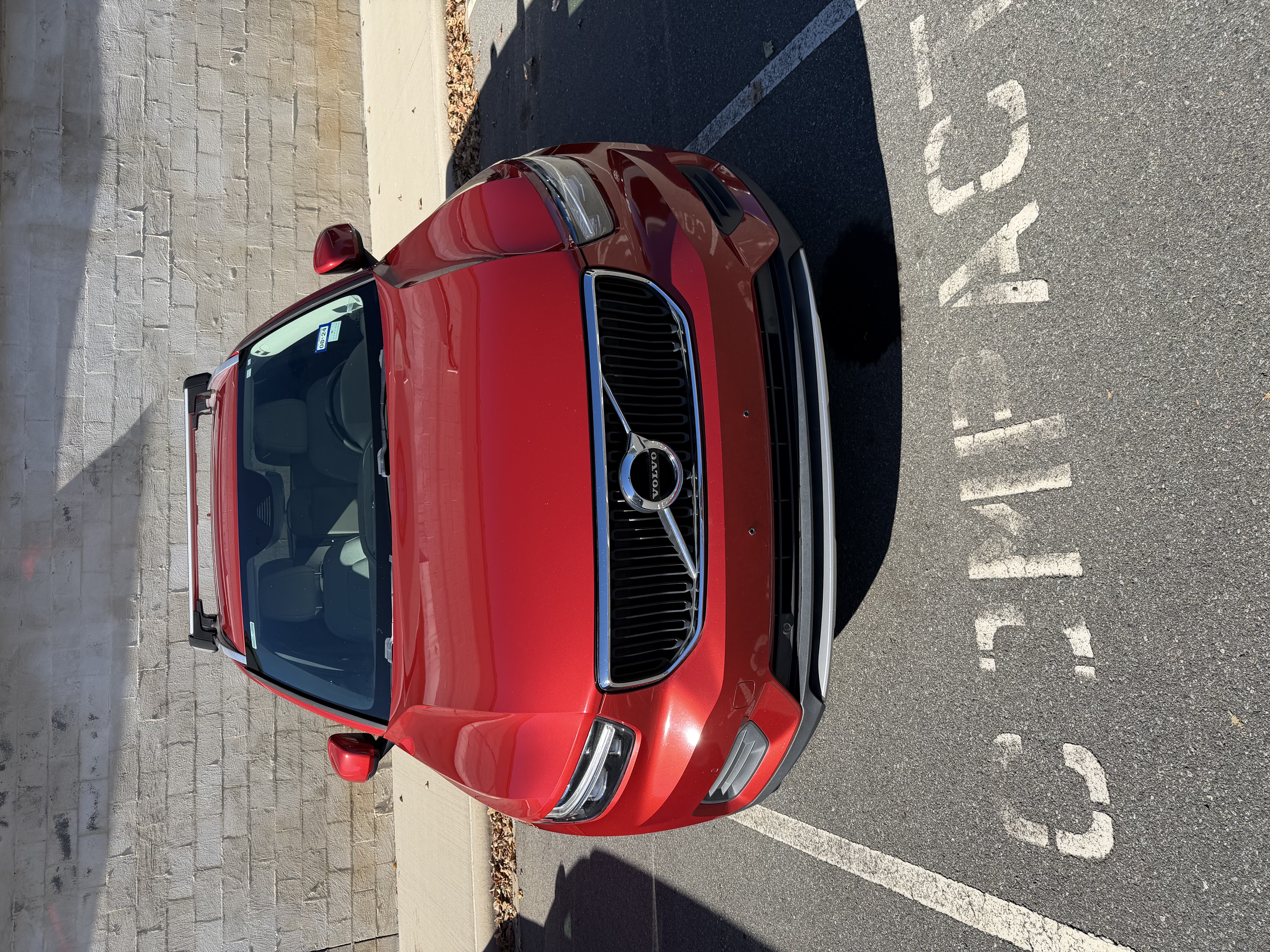 Used 2020 Volvo XC40 T4 Momentum FWD image 1