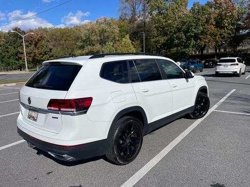 Used 2022 Volkswagen Atlas SE w/ Panoramic Sunroof Package image 2