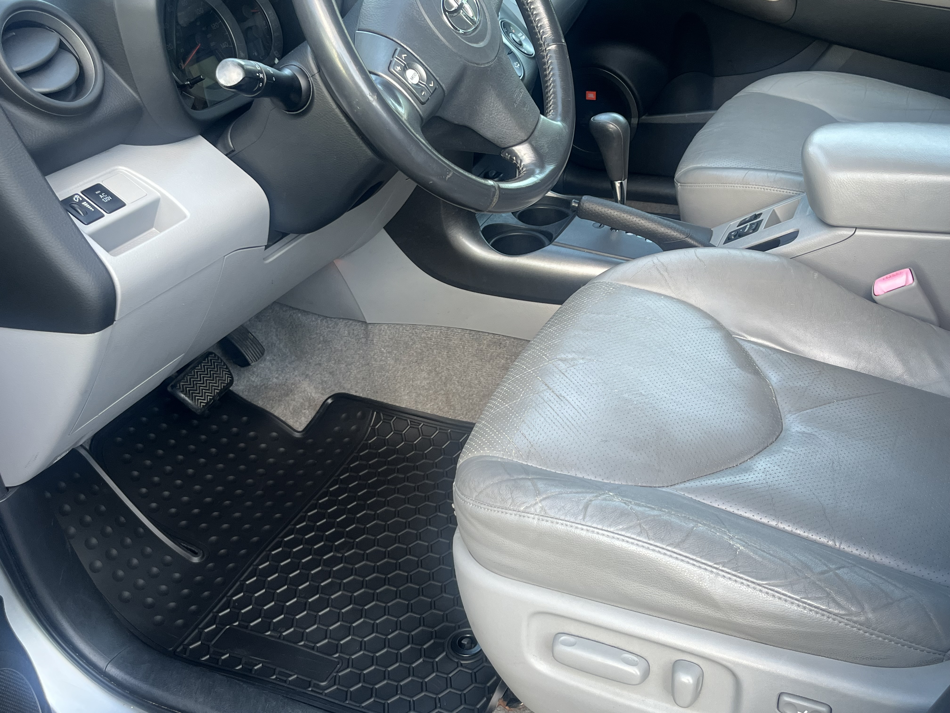Used 2009 Toyota RAV4 Limited AWD/4WD image 6