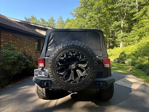 Used 2016 Jeep Wrangler Sport AWD/4WD image 4