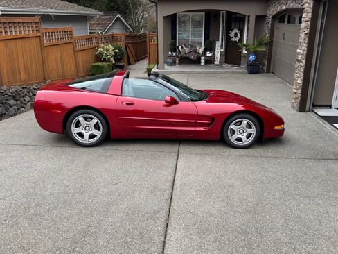 Used 1999 Chevrolet Corvette Coupe w/ Roof Pkg image 8