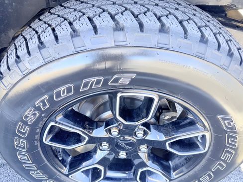 Used 2018 Jeep Wrangler Unlimited Sahara image 13