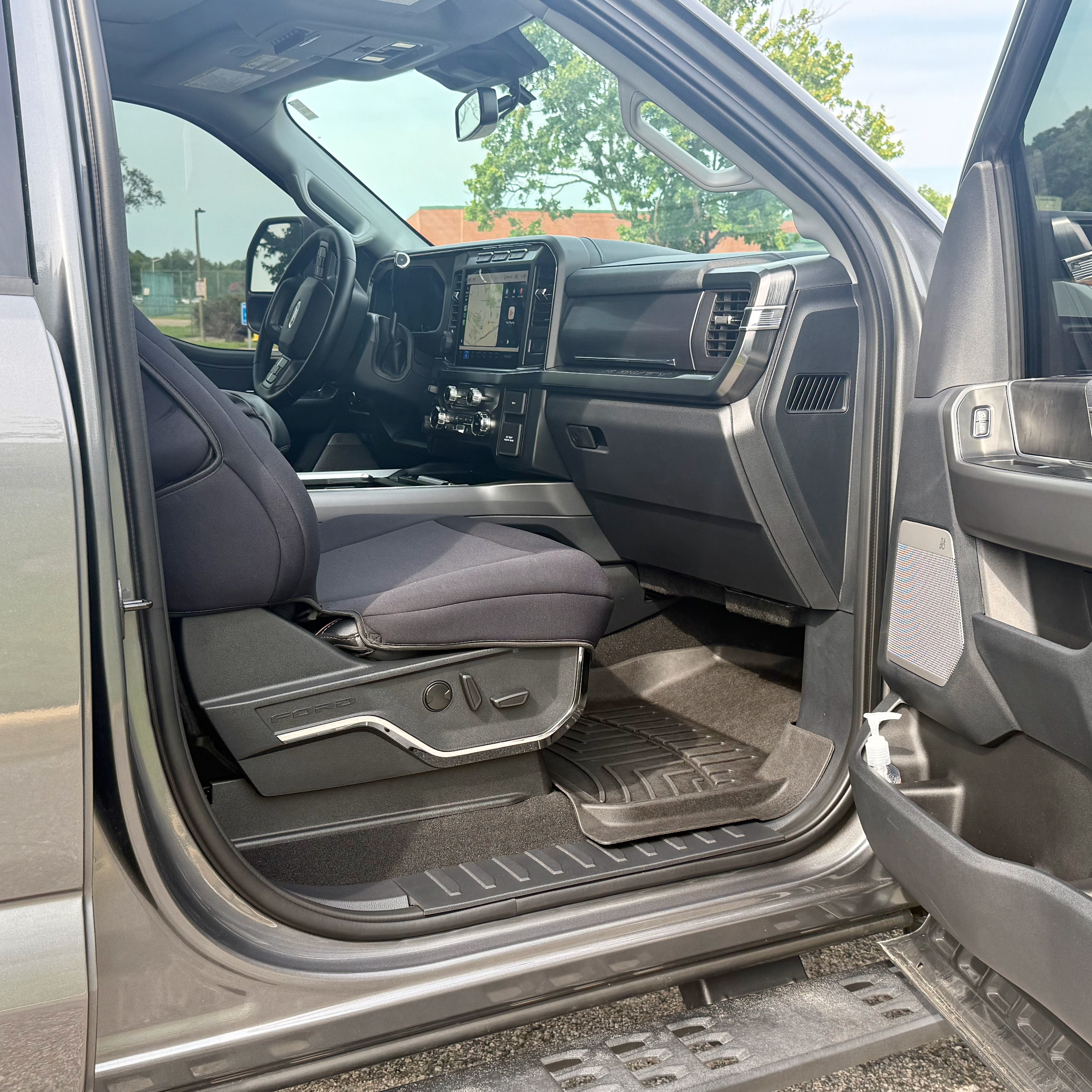 Used 2024 Ford F350 Lariat w/ Lariat Ultimate Package AWD/4WD image 11