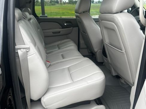 Used 2013 Chevrolet Avalanche LT w/ All-Star Edition AWD/4WD image 16