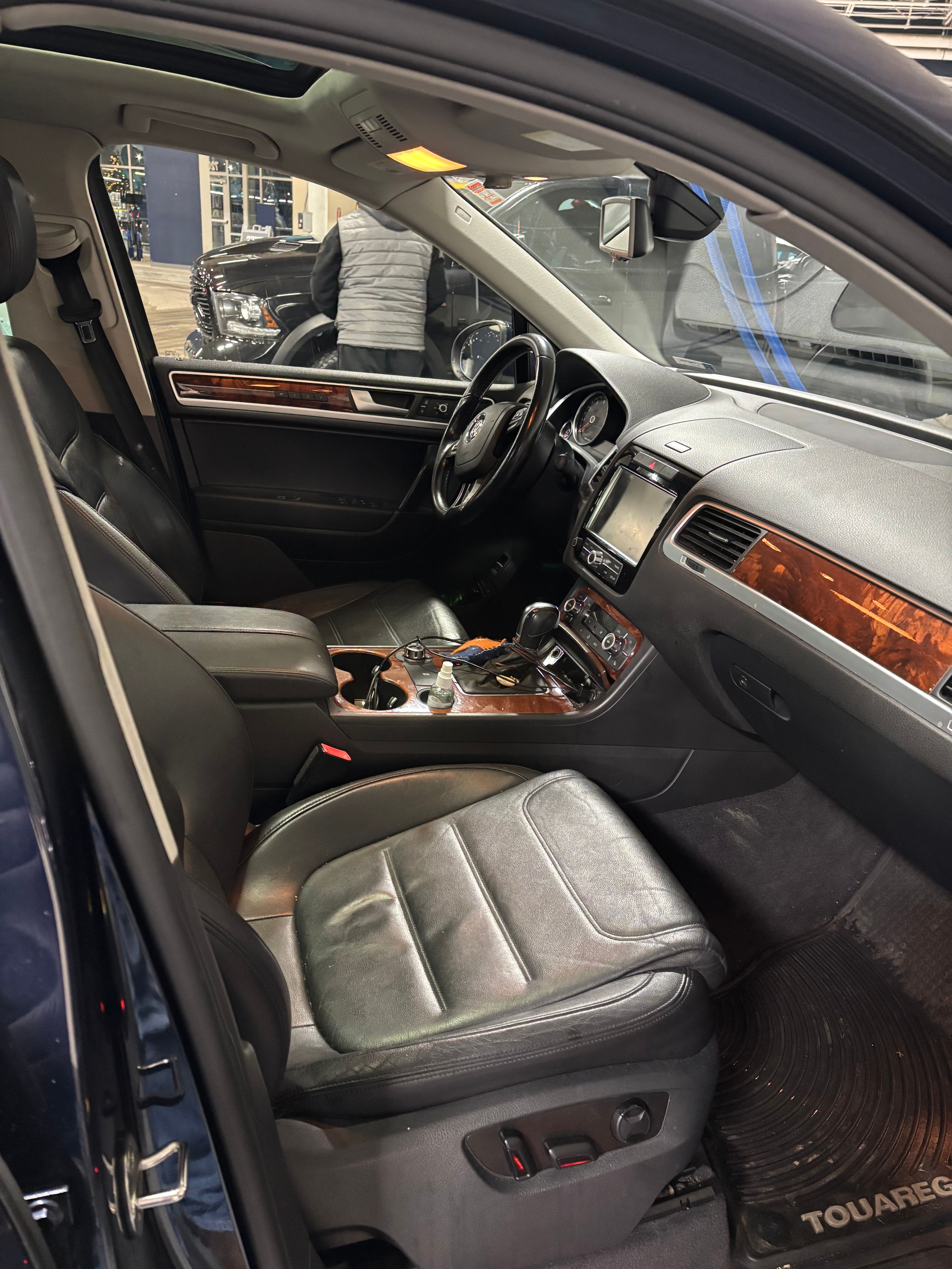 Used 2012 Volkswagen Touareg VR6 AWD/4WD image 5