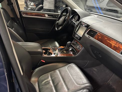 Used 2012 Volkswagen Touareg VR6 image 5