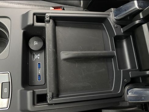 Used 2020 Land Rover Discovery SE image 5