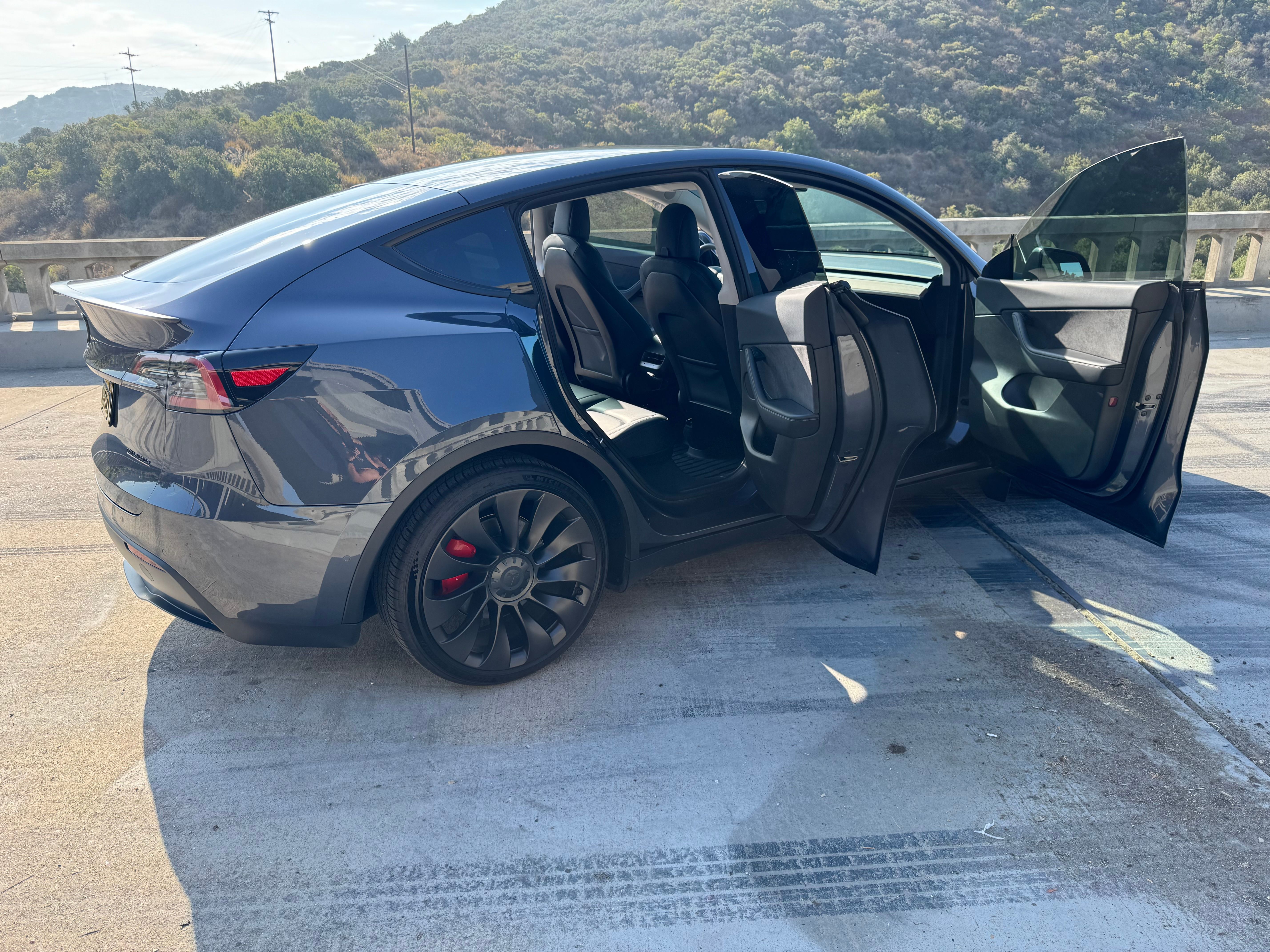 Used 2022 Tesla Model Y Performance AWD/4WD image 9