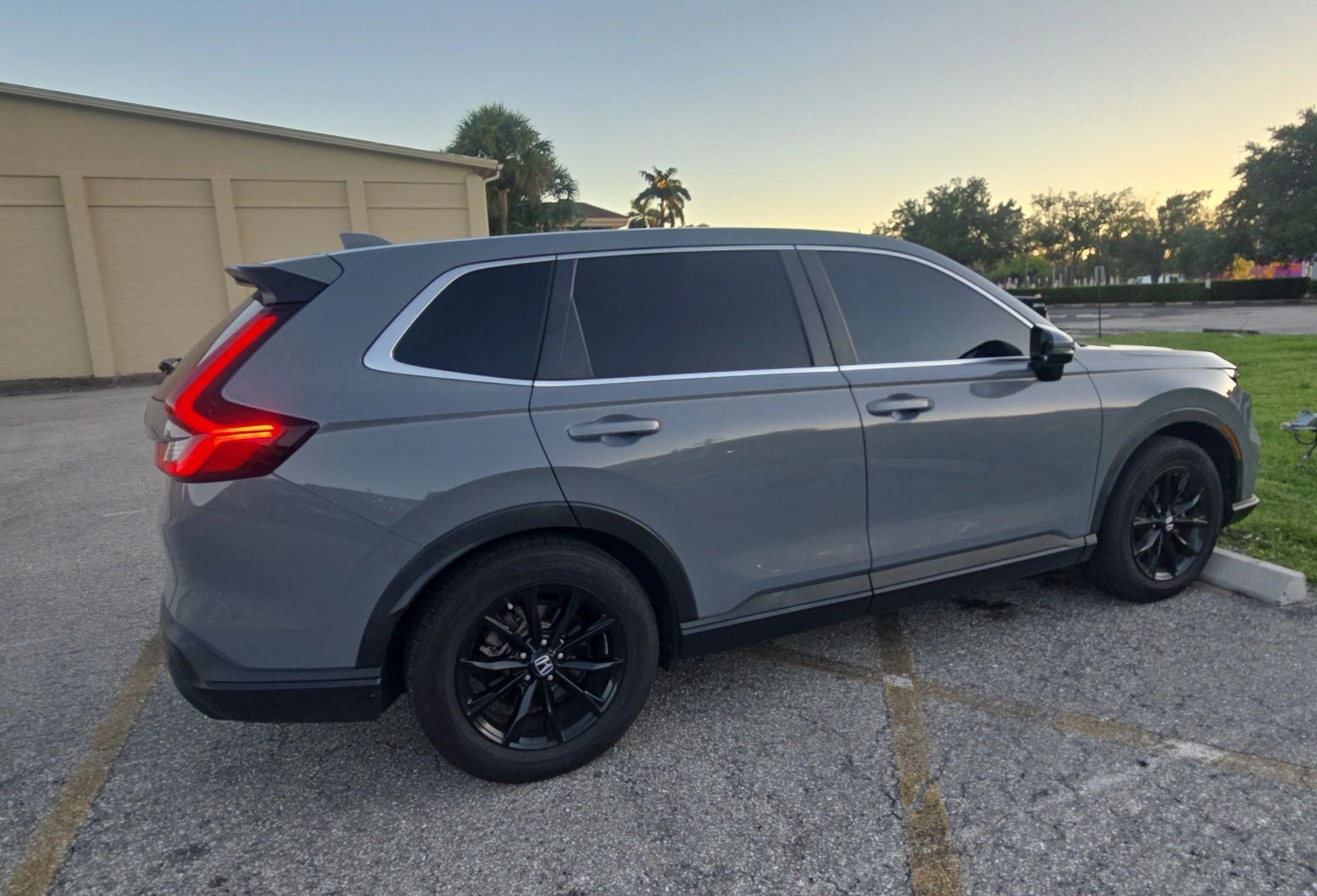 Used 2023 Honda CR-V EX-L image 4
