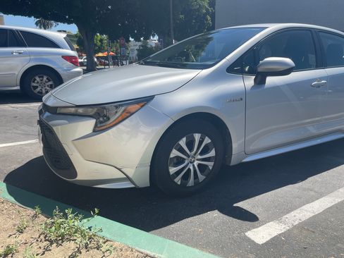 Used 2021 Toyota Corolla LE image 9