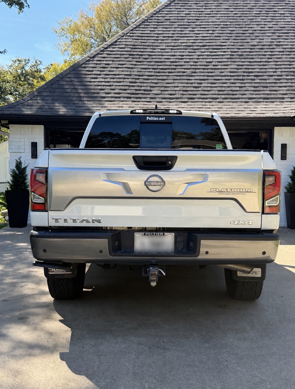Used 2024 Nissan Titan Platinum Reserve w/ Moonroof Package AWD/4WD image 1