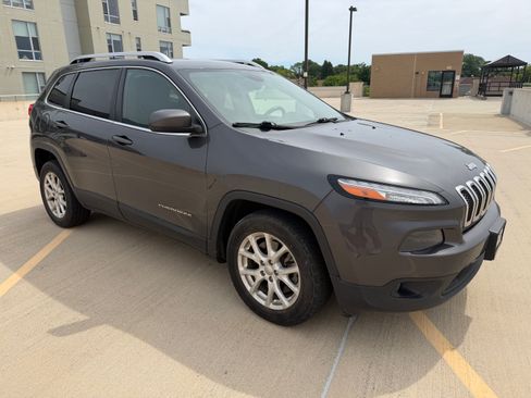 Used 2015 Jeep Cherokee Latitude FWD image 2
