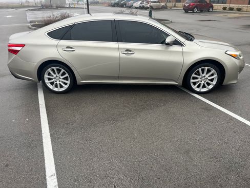 Used 2015 Toyota Avalon Limited image 4