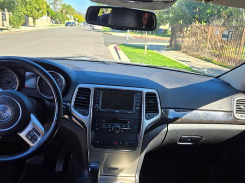 Used 2011 Jeep Grand Cherokee Laredo image 12