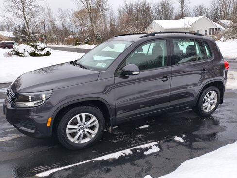 Used 2016 Volkswagen Tiguan S image 1