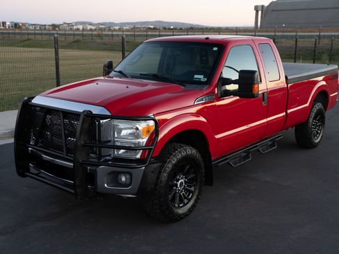 Used 2015 Ford F250 XLT w/ XLT Value Package image 1