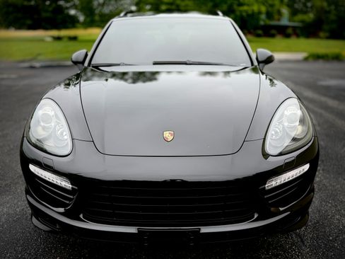 Used 2014 Porsche Cayenne GTS image 9
