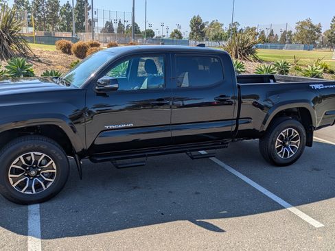 Used 2023 Toyota Tacoma TRD Sport image 9