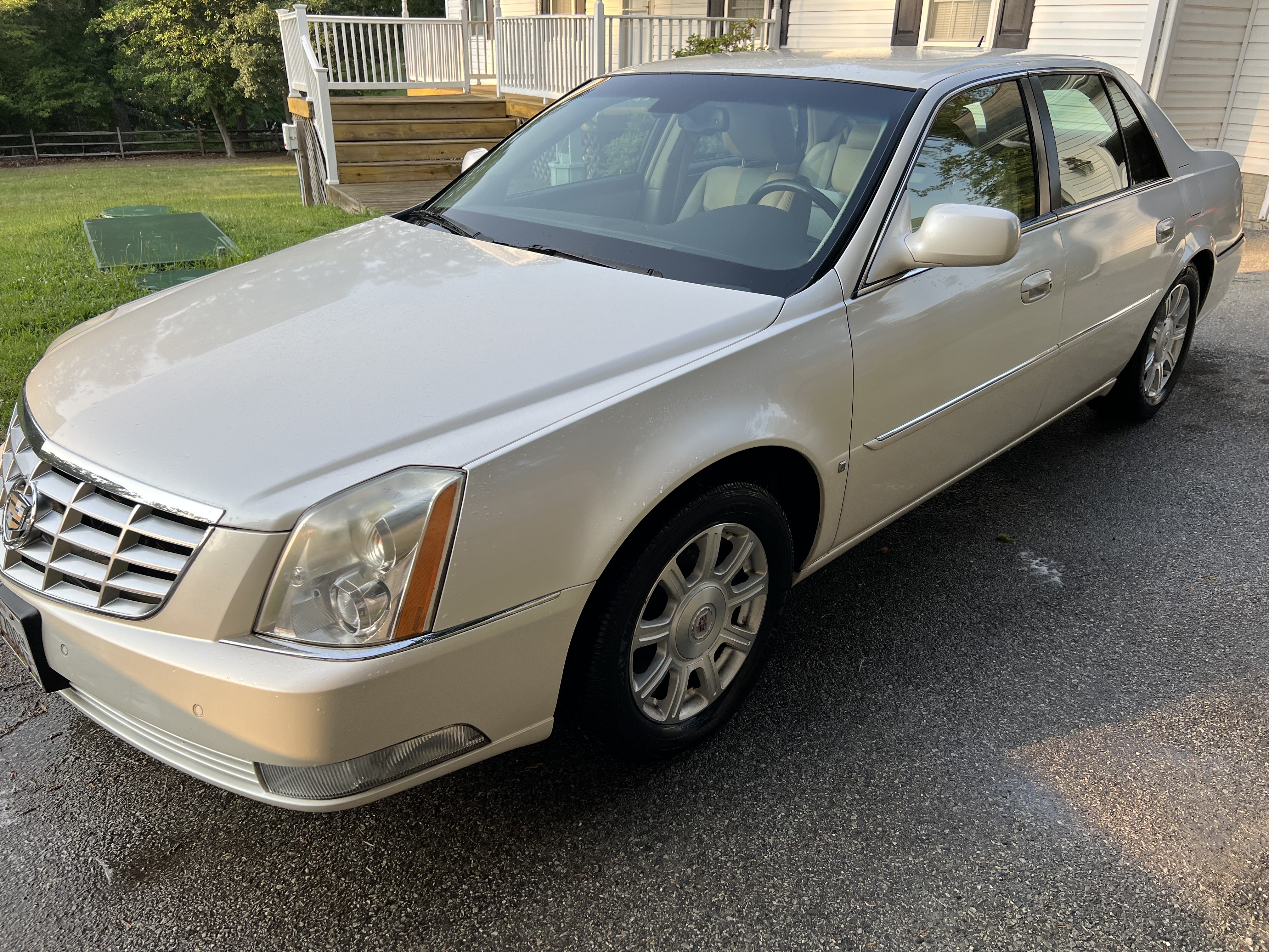 Used 2008 Cadillac DTS FWD image 2